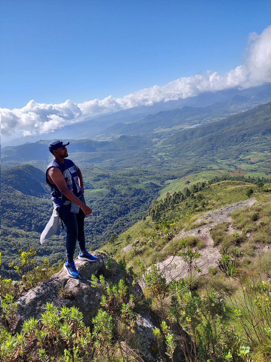 Sarutheone's tweet photo. @AndaMvalo Amazing, next stop I will introduce you to the #HiddenEscapes in my backyard ๐ฟ๐ผ
#ThisisBvumbaBaby
#ThisisNyangaBaby
#ExploringHondeValley
#DiscoveringChimanimani
#TheSmokeThatThunders https://t.co/c8iQO1hB3n