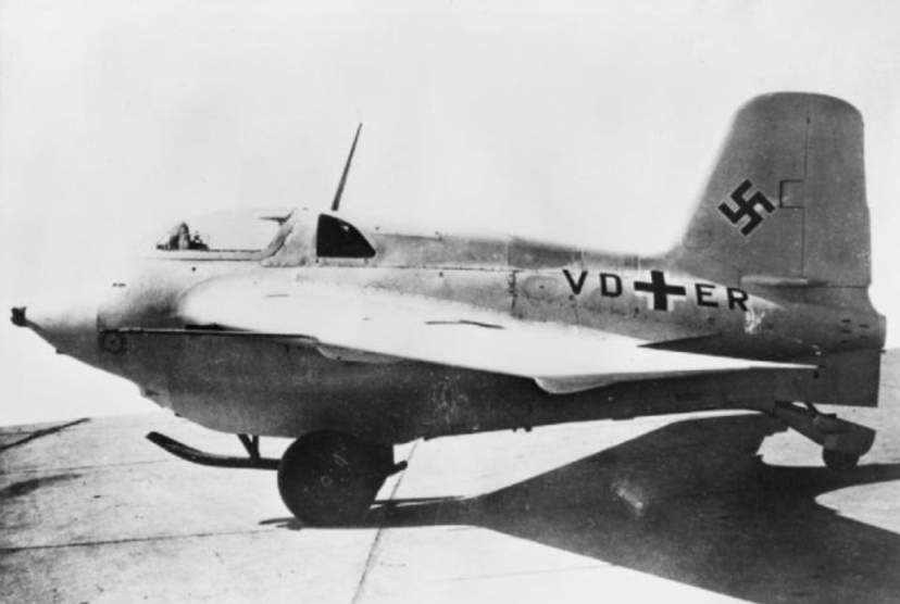 Non fu l’ultima volta che misi in gioco la mia vita. Nell’ottobre del 1942 mi affidarono il collaudo del Messerschmitt Me 163 Komet.Era il primo aereo a reazione. Di più. Un aereo razzo, visto che poteva arrivare a sfiorare i 1.000 km/ora.