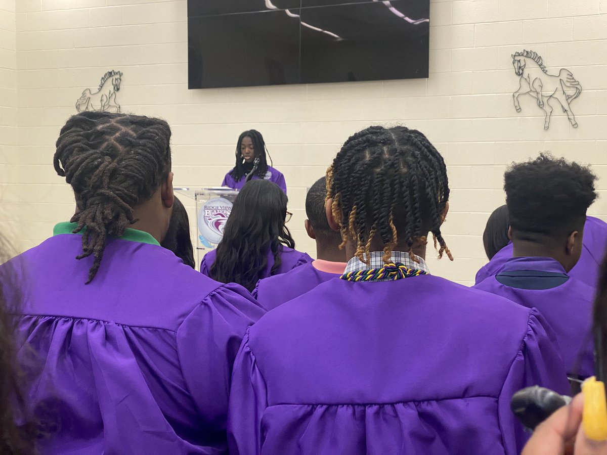 DrBrandonRoss's tweet photo. Congratulations to our @rvhs @RichlandTwoAVID students who received their @AVID4College stoles today‼️

Congratulations @maggiecgamble and @RidgeView_2022 AVID students 💜 https://t.co/TA8sDAmv4J