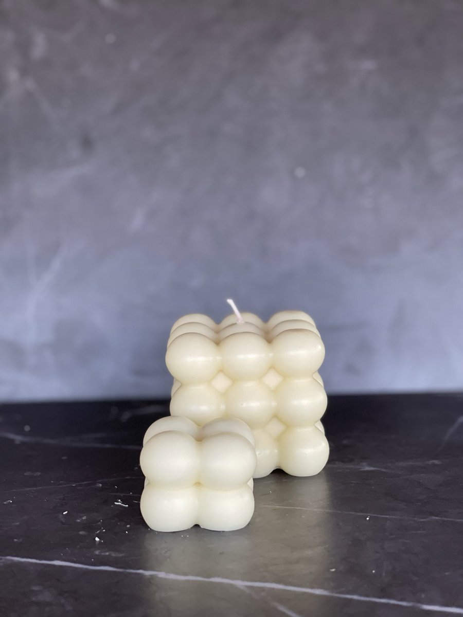 KscentsCo's tweet photo. The bubbles 🫧😍 Shop Our Bubble Candle &amp; Our Bubble Mini Wax Melts 💛🛍 https://t.co/38SnURaSnK