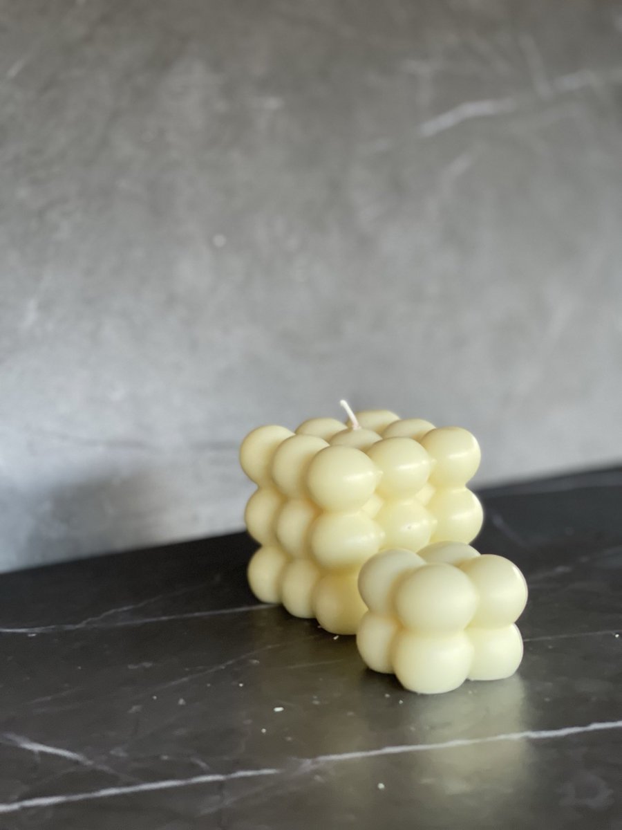 KscentsCo's tweet photo. The bubbles 🫧😍 Shop Our Bubble Candle &amp; Our Bubble Mini Wax Melts 💛🛍 https://t.co/38SnURaSnK