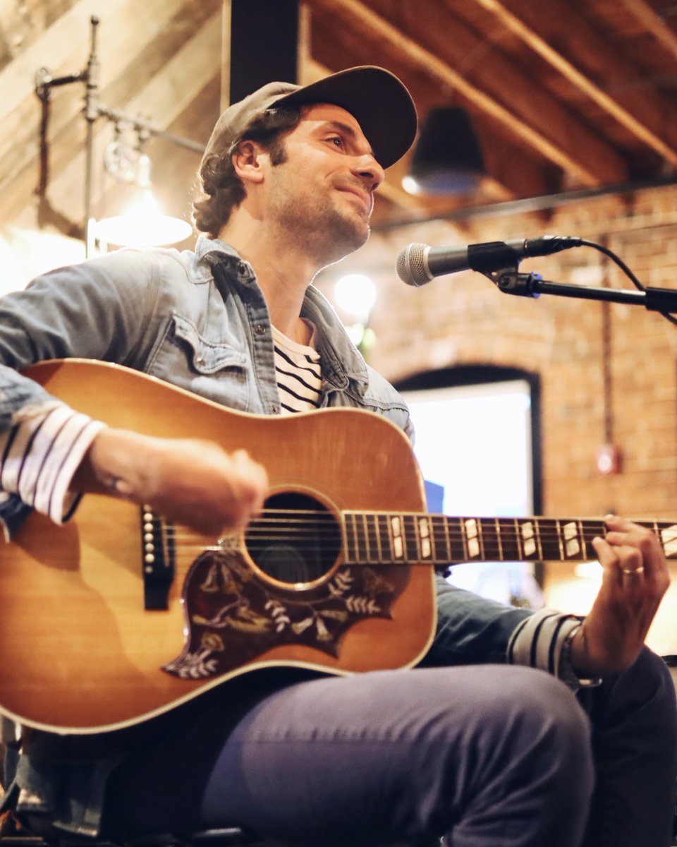 here a snap from the other night by the talented sami d’andrea. feels great to play all these new tunes in the wild