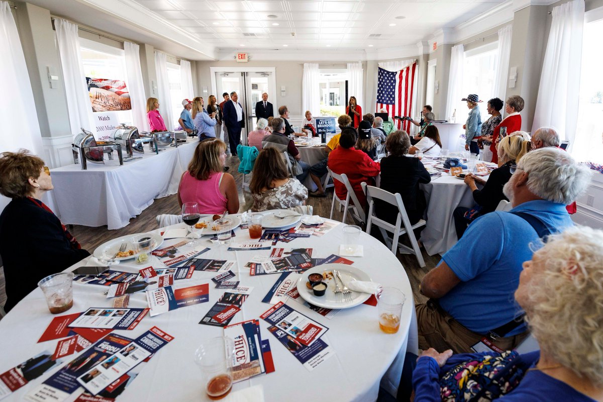 TakeBackGA's tweet photo. @LynnePatton speaking to a full house of real Georgians who are tired of the RINO leadership in Georgia, and ready to #TakeBackGeorgia with President Trump-endorsed candidates like @JohnGordonForAG who joined us in #GlynnCountyGA! https://t.co/vDiwFd2YOr