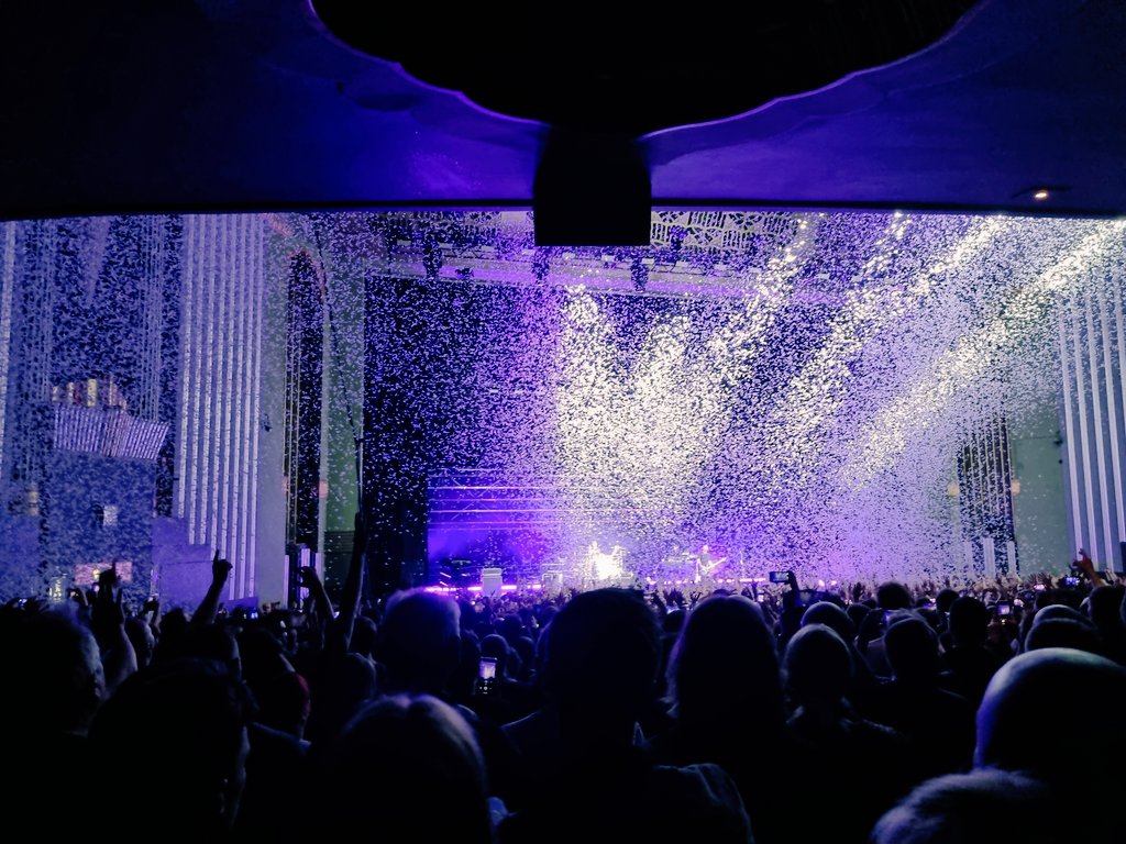 FfionJ_Taz's tweet photo. 8 hours of coaches in one day but damn what a show 🤩 
#museapollo https://t.co/t9mvTkAzb0