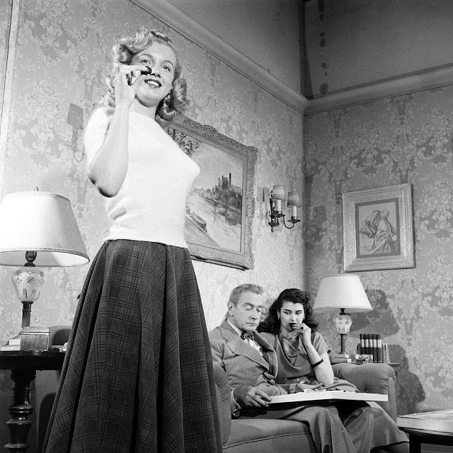 thatmarilyngirl's tweet photo. Marilyn Monroe on the set of “Sitting Pretty” with Clifton Webb and Laurette Luez, January, 1948. Photos by Loomis Dean for Life Magazine. These were never published in Life and, because neither Marilyn nor Laurette were in the film, it is unclear what the purpose of these were. https://t.co/4wBhan4zuk