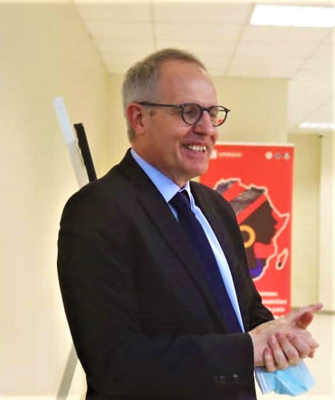 Avec mes collègues, je me réjoui de prendre officiellement en ce jour à Yaoundé, ma responsabilité de nouveau Directeur et Représentant du Bureau régional et multisectoriel de l’UNESCO pour l’Afrique centrale. <a href="/UNESCO_fr/">UNESCO en français</a> <a href="/GPE/">Geoff Edlins</a> <a href="/diplocam_minrex/">Diplomatie Cameroun /Cameroon Diplomacy</a> <a href="/mznaab/">Matthias Z. Naab</a>  <a href="/CelcomMinedub/">Celcom MINEDUB</a> @ComnatCMR