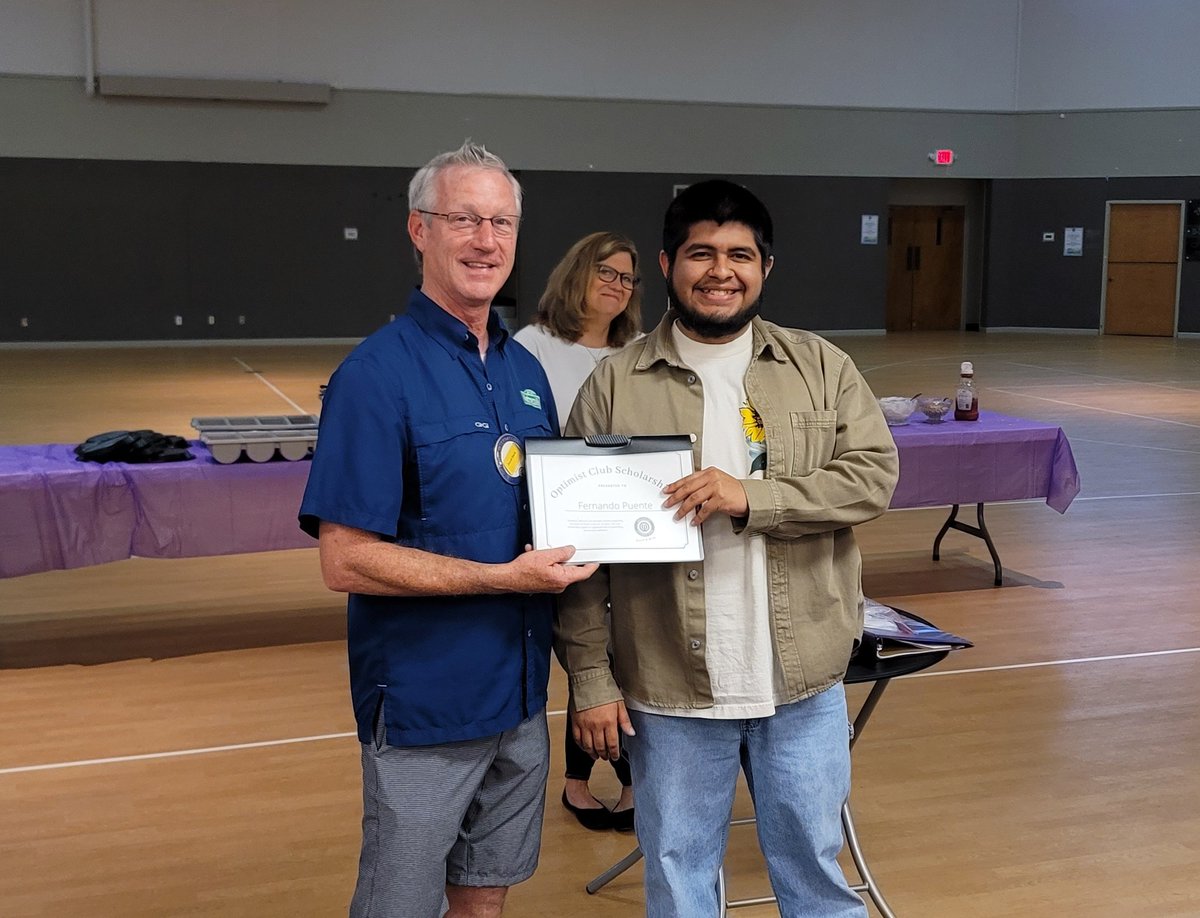 gbyoptimists's tweet photo. Granbury Optimist Club honored 37 students from Hood County with scholarships, each student was awarded $1000 towards tuition, fees or textbooks. @HoodCountyNews @bgibbstisd @granburyisd @ESCRegion11 #LipanISD @OptimistOrg https://t.co/36zZ9QnMgt