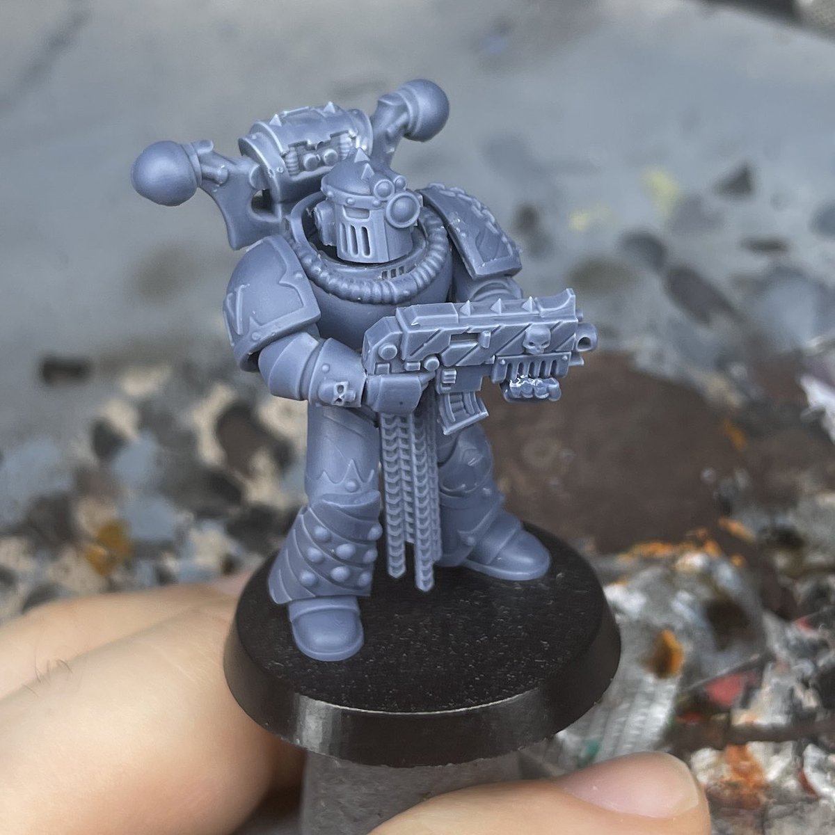 Col_Festus's tweet photo. More testing for eventual Iron  Warriors project #3dprinting #resin #elegoo #warhammer40k #truescale #warhammer30k #adeptusastartes #hereticastartes #chaosundivided #horusheresy #ironwarriors @Phrozen3D https://t.co/R0KGU4v0qH