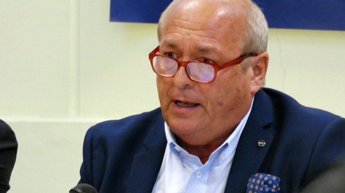 Discours poignant de Patrick Jardin, dont la fille Nathalie a été assassinée par des islamistes au Bataclan. 

Il s’est engagé auprès d’elle à lutter de toutes ses forces contre ces barbares. Il peut compter sur nous pour l’y aider !