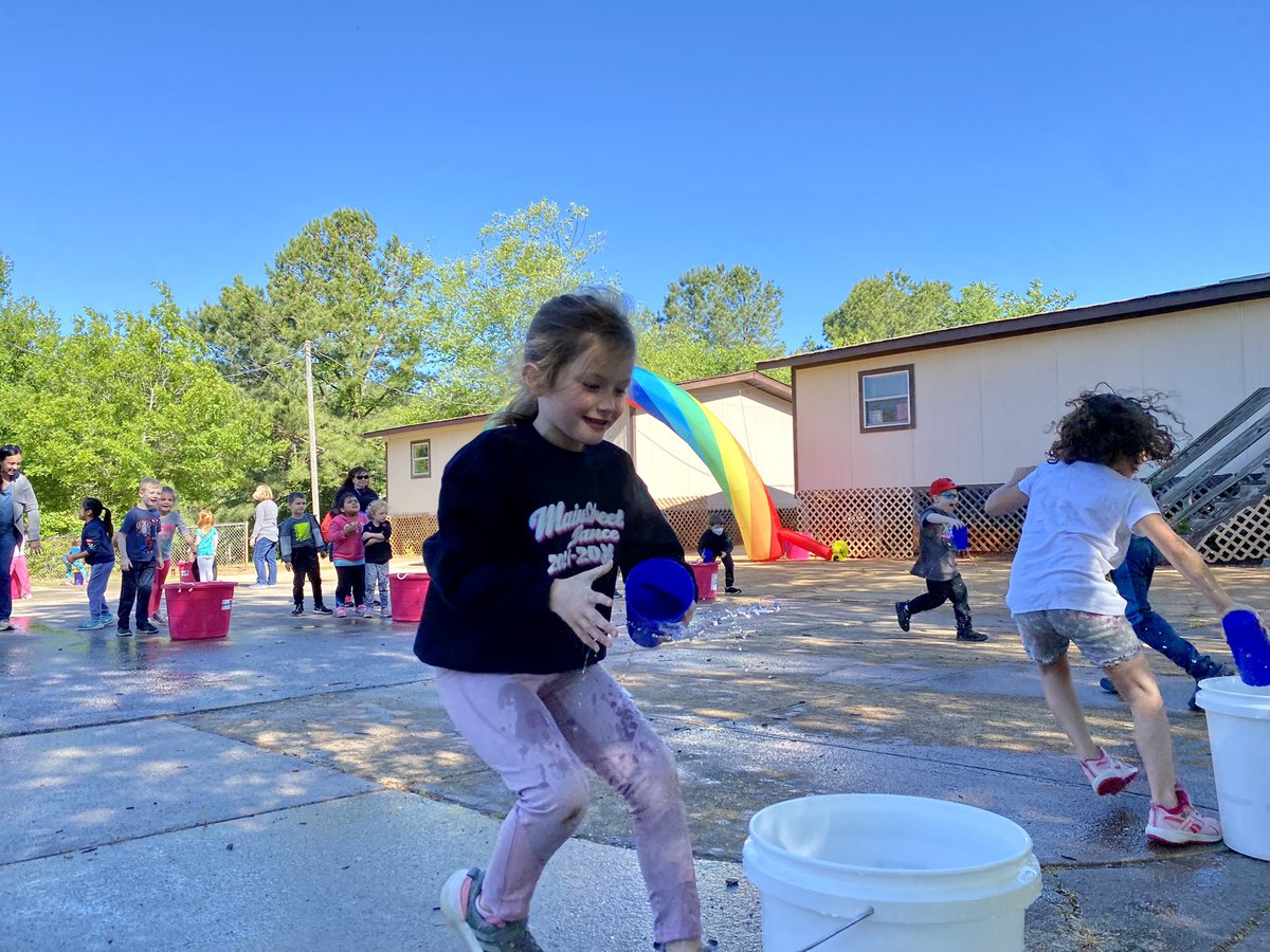 WestLakeElemPTA's tweet photo. Field day, round one, was awesome!!! Thanks, @WestLakePE for making it so smooth and fun!!Shout out to our volunteers for helping out! @WestLakeElem https://t.co/LE0BJ8CM26