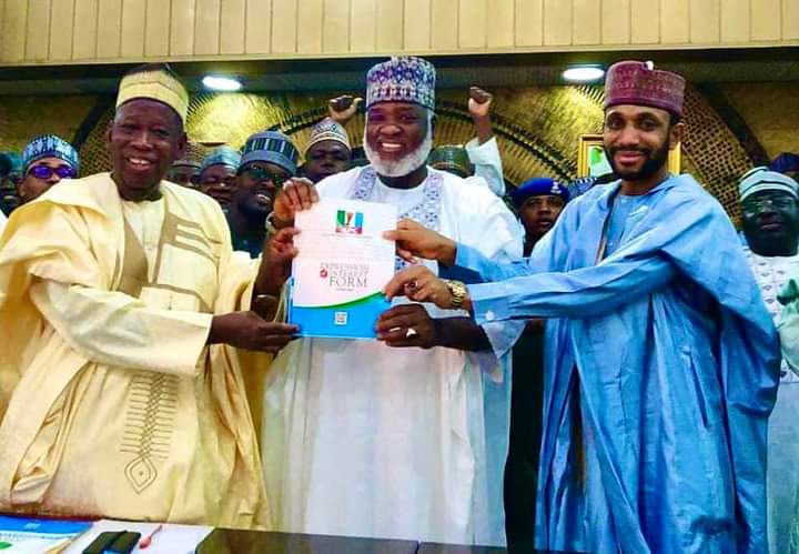 ImamShams's tweet photo. Press Statement 

Kano Race : Gov Ganduje Officially Endorses Gawuna, Garo, Guber Candidate, Deputy https://t.co/VlW5Ool9sf