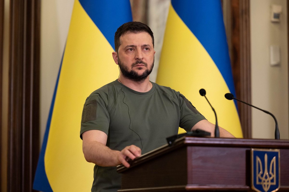 Abogacia_es's tweet photo. Mientras Ucrania está siendo atacada, Zelensky aparece constantemente en las pantallas de todo el mundo dándonos una clase magistral de comunicación de crisis 📝@lidiazommer en #BlogComunicaciónYMarketing da 5️⃣ lecciones para abogados sobre su comunicación
https://t.co/rpTV1UiVDR https://t.co/4hTYPHUuqR