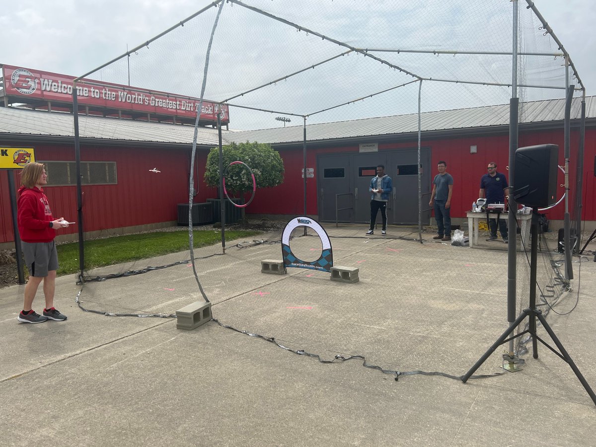 EldoraSpeedway's tweet photo. Today was STEM Day at Eldora! Over 200 area students from nine districts participated in the annual event conducted by the @AFResearchLab. (1/2) https://t.co/g1RmonxPcA
