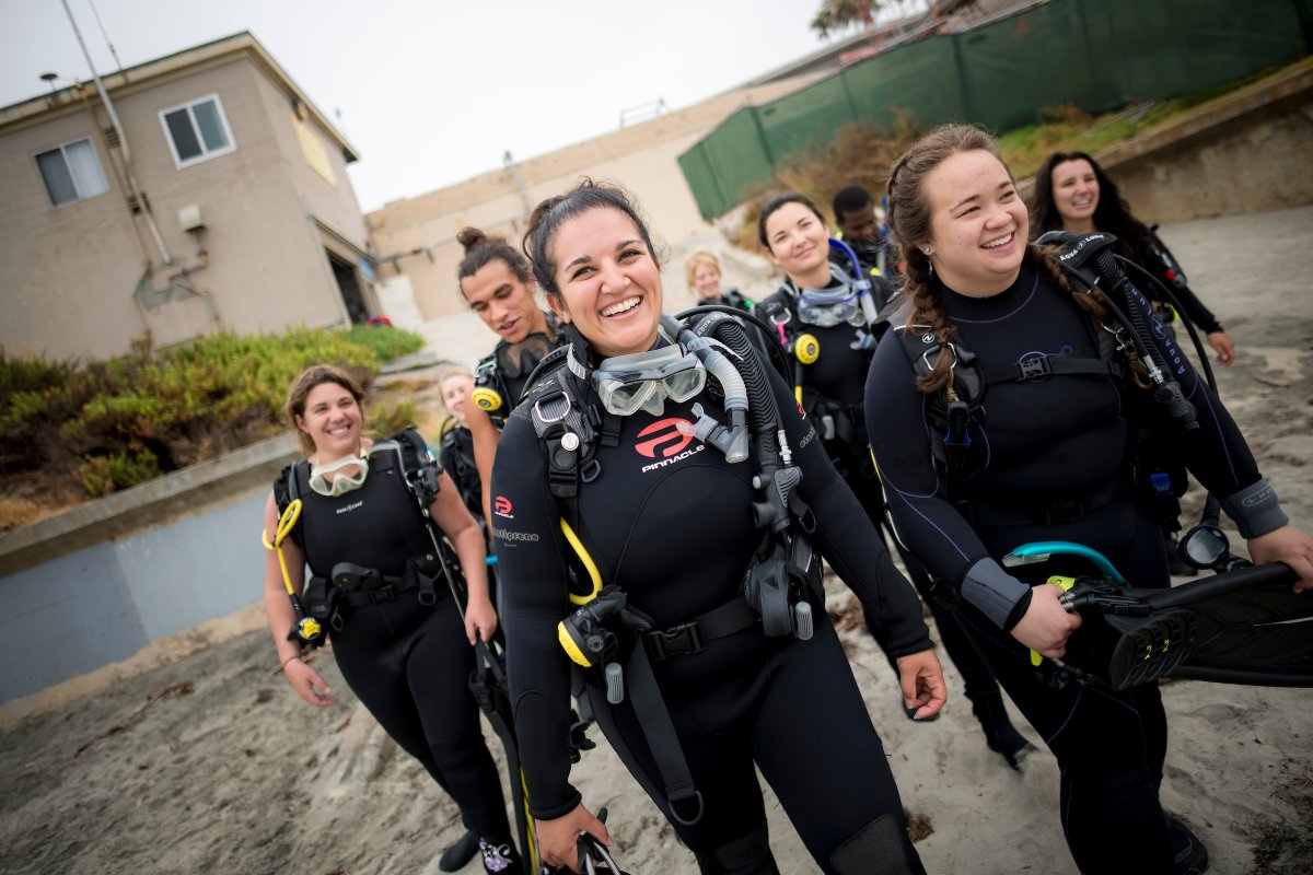 A new program at Scripps Oceanography supports #diversity in scientific diving, and aims to make the diving community a more inclusive space. 🤿 Launching in Fall 2022, the DIVERsity Fellowship Program is now accepting applications until June 3. Read more: scripps.ucsd.edu/news/new-fello…
