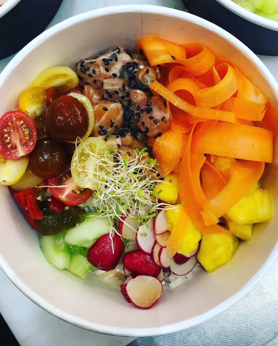 Cremeriedchamps's tweet photo. 🥗POKE BOWL 🥗
La Crèmerie des Champs a réalisé des pokes bowls ce midi pour un repas d’entreprise! 😋
Il y avait même une version « végétarienne »! 😇
Vous aimez les POKE BOWL?
Vous aimeriez avoir des POKE BOWL frais dispo à la Crèmerie ?
#novalaise #healthyfood #pokebowl https://t.co/CpqWBewPK2