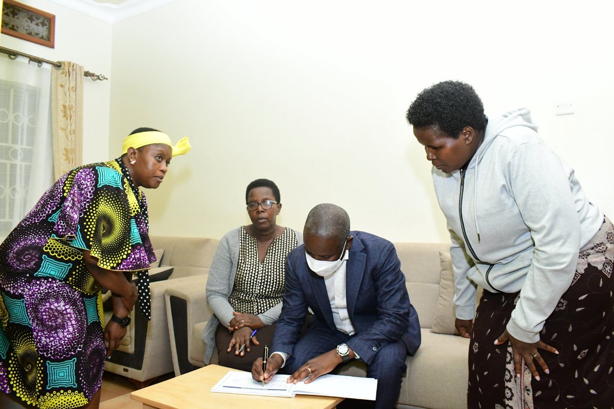 Thomas_Tayebwa's tweet photo. I convey my condolences to the Mbarara District Woman MP Hon. @AyebareHon  who has lost her dear husband. The late Maj. Fred Mugasho (rtd) has been supportive  to Hon Ayabare in her political journey. As Parliament, we commit to stand with  Hon. Ayabare at all time. https://t.co/Ygd3Qd2XVn