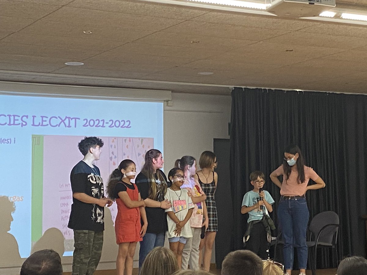 EscAbatMarcet's tweet photo. Cloenda Lècxit curs 21-22 una gran experiència per l’alumnat i el voluntariat. Lectura i vincles.@lecxit @FundacioBofill https://t.co/q6cdTXjgmL