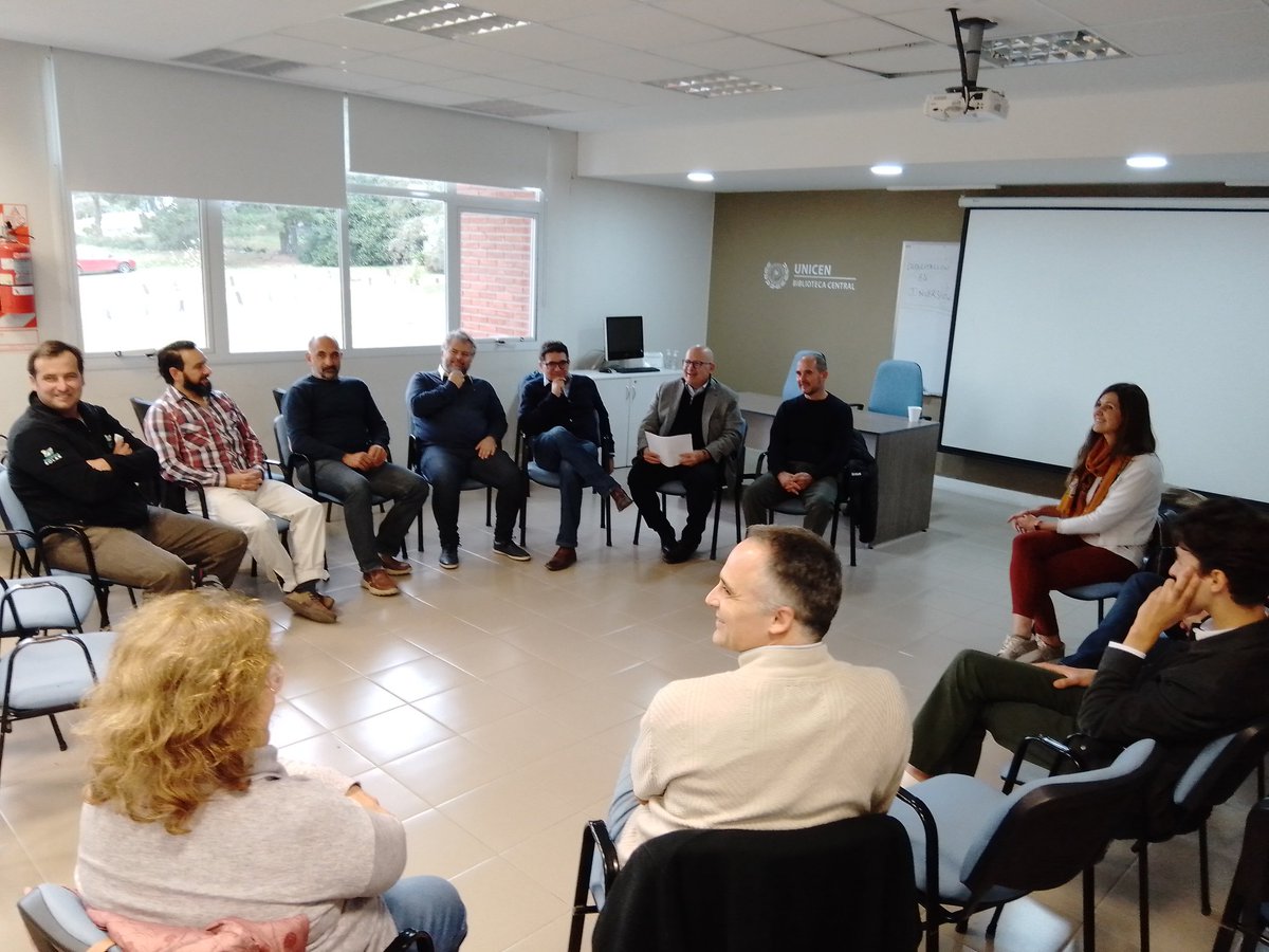 UNICEN_Oficial's tweet photo. En @UnicenARG y con @ciceunicen como anfitrión, Mariela Balbo, Subsecretaria de Emprendedores de la Nación, y Gustavo Gioseffi, Director Nacional de Apoyo al Desarrollo Emprendedor, se reúnen con emprendedores regionales beneficiados por las líneas de financiamiento y programas https://t.co/8wQgneEwvV