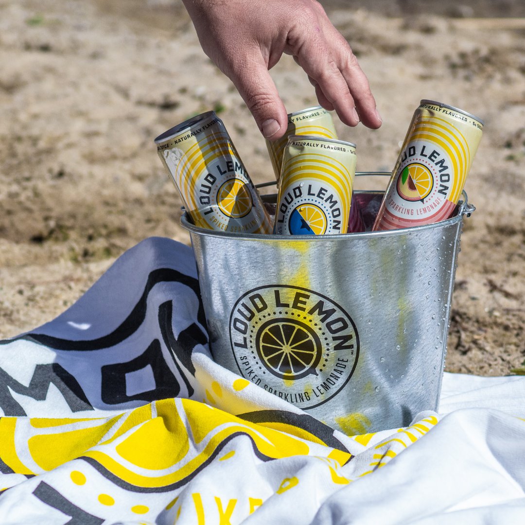 DrinkLoudLemon's tweet photo. Forget #WFH we're WFB (work from beach... duh).

#LoudLemon #DrinkLoudLemon #WarmWeatherVibes #BeachBums #SunsOutFunsOut https://t.co/uCUWJXGxLG