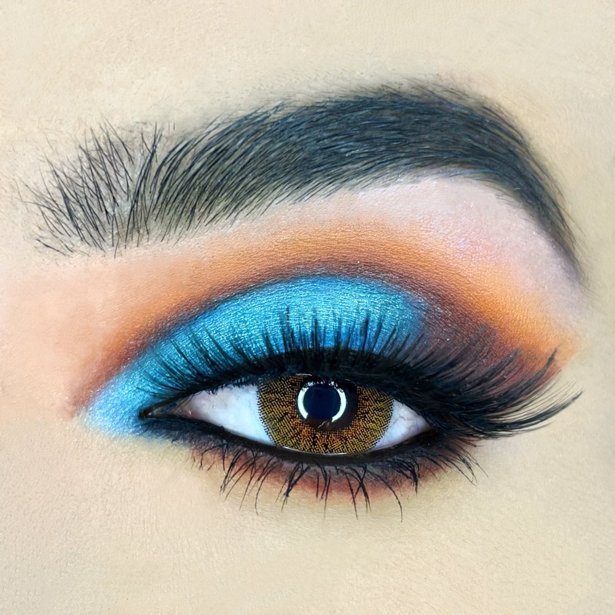 ArfahRazzak's tweet photo. Can you tell im obsessed with this shade of blue 🙈💙
#eyeliner #abhbrows #anastasiabrows #abh #anastasiabeverlyhills #wakeupandmakeup #makeupbeginner #makeuplover #cutcrease #eyeshadow #makeupartist #muaindia #makeupenthusiast #morphe #coachella #olens #hudabeauty #viral #huda https://t.co/xHAwvI3CV8