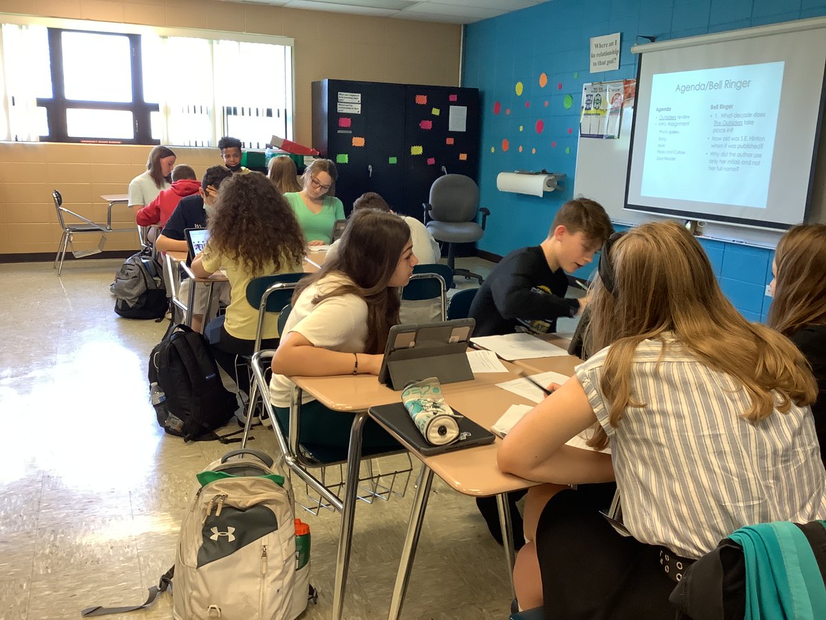 Mrs_LOLdaker's tweet photo. gett another class started with The Outsiders, a rite of passage at Jerling! @JerlingJayhawks @se4realhinton @ChrisLHenning @ProrokLeads @MrsHalperEDU @135Learning @OSD135 #staygold #Reading @RobLowe @TomCruise https://t.co/8Z8Ynlapyg