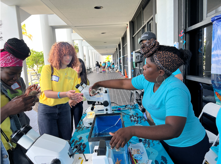 marinesanctuary's tweet photo. Meeting diverse role models and mentors is critical for inspiring the next generation of ocean explorers. At #OceanExplorersMiami, @UMiamiRSMAS faculty &amp; students (including Olympic swimmer Remedy Rule and national diving champion Mia Vallee) shared career connections and advice. https://t.co/gDhcOcYCXF