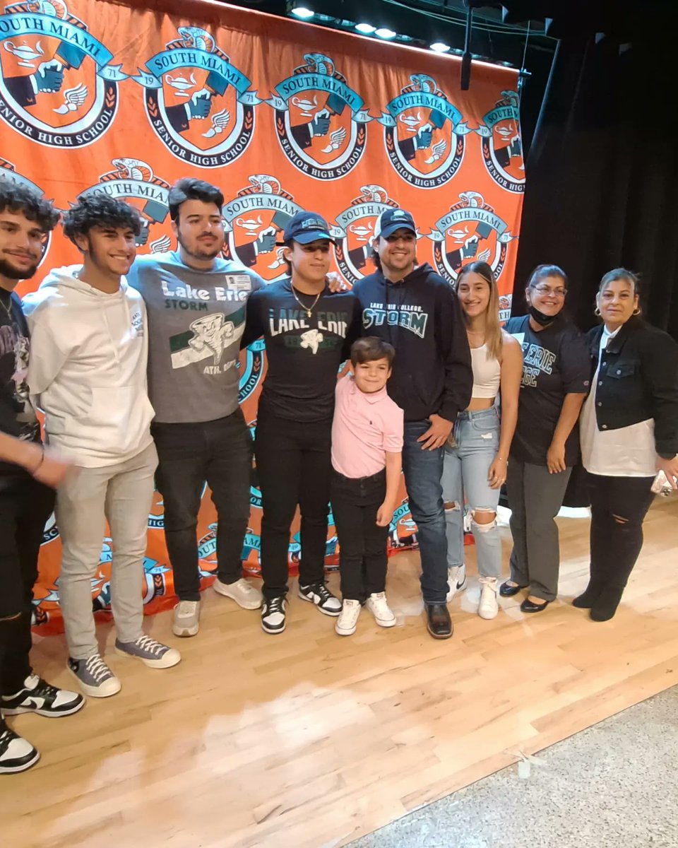aknight915's tweet photo. Congratulations to South Miami Sr. High School's  🐍🧡
 2021-22 College signees:
@RatedKey  
Wittenberg University
@KemoSessions
 Heidelberg University
@fatpooh100
Heidelberg University
@gmaneskiibaby
 Bethany College 
@jrdgz_5
Lake Erie College
@moises0419
MTI Preparatory https://t.co/nPmzkCFiba