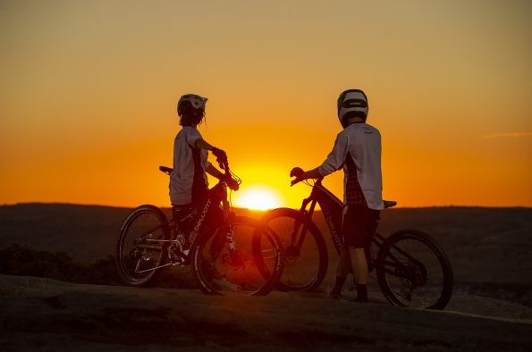 Valenciacars1's tweet photo. #BEWATT confía en #Cetelem para la financiación de sus productos electrificados entre los que se engloban las bicicletas, skates y surf eléctricos @Bewatt_Official @CetelemSpain 

https://t.co/hUBxdBaePX https://t.co/CpzHLNORlo