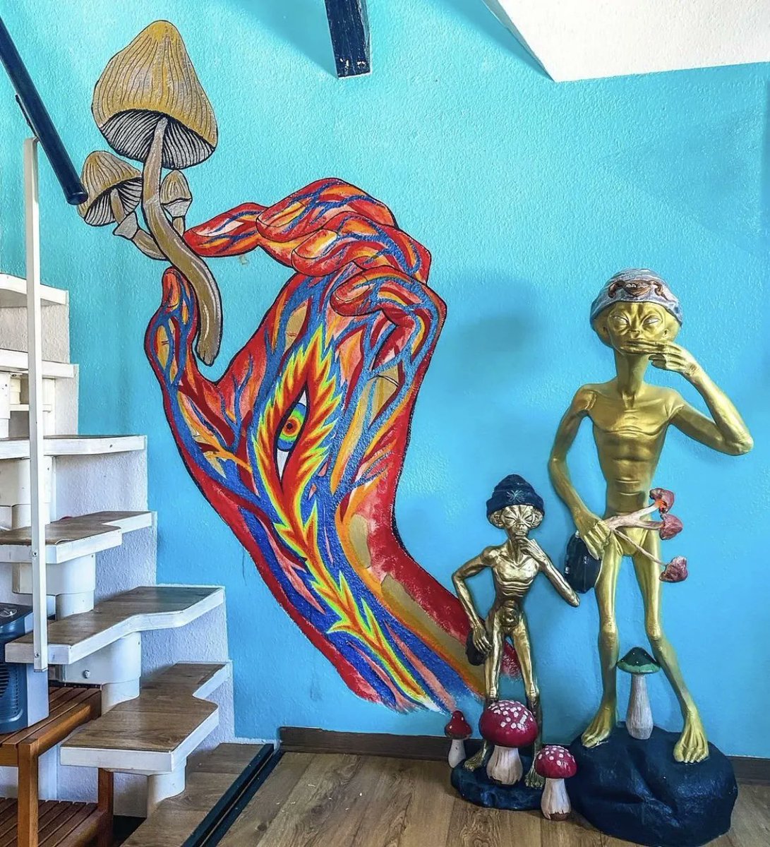 alexgreycosm's tweet photo. Stairway to Heaven Mural by @jeffreyleehallman 

Artwork: Flesh of the Gods by @alexgreycosm https://t.co/A0wiYnchPs