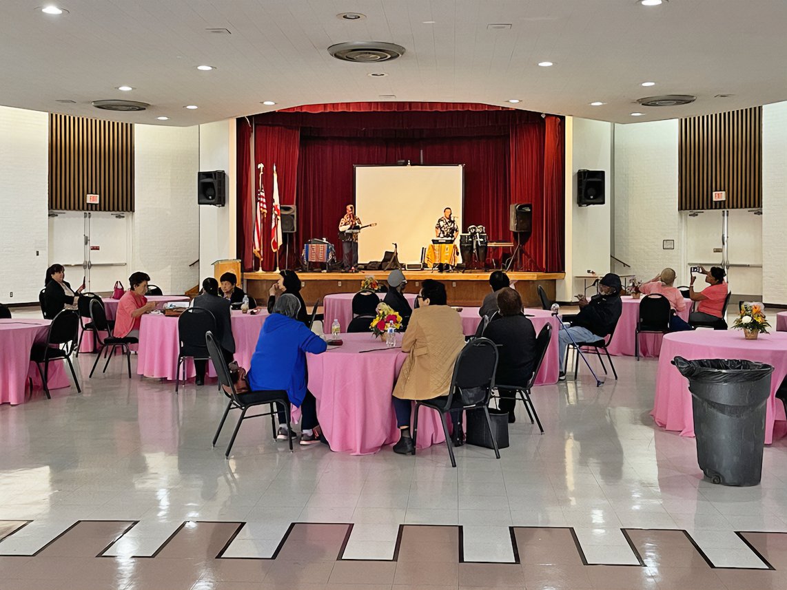 hsala_org's tweet photo. We were thrilled to celebrate Mother's Day with some of our Lynwood seniors last week.
We love making our seniors' day brighter whenever we can. ❤
#mothersday #seniors #community #congregatemeals #cityoflynwood https://t.co/XaL8ngCfbO