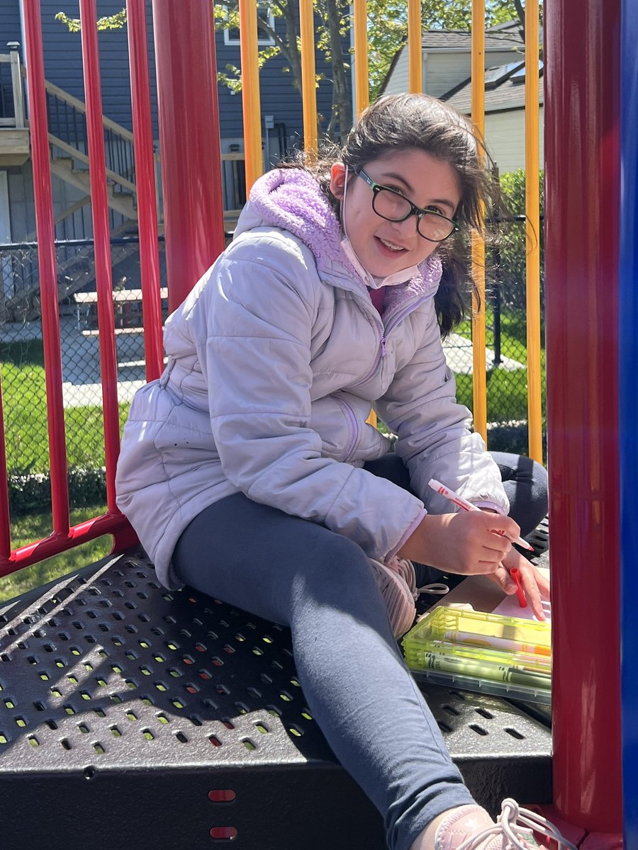 MrsFastag's tweet photo. A quick visit outside to create a thank you card for our law enforcement officers! @MsFechtig @Kate_Cabrera918 @LomsPrincipal @ANTHONYDESPO https://t.co/GkFiHkXUVk