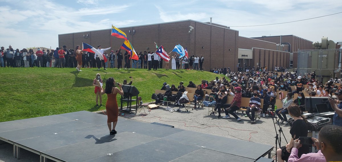 #LatinAmericanHeritageMonth assembly in absolutely perfect weather 🌞 #StudentLed #StudentVoice #BeautifulDay @WestviewCentSS @mgala19 @brandonzoras @LC2_TDSB @trusteemammo