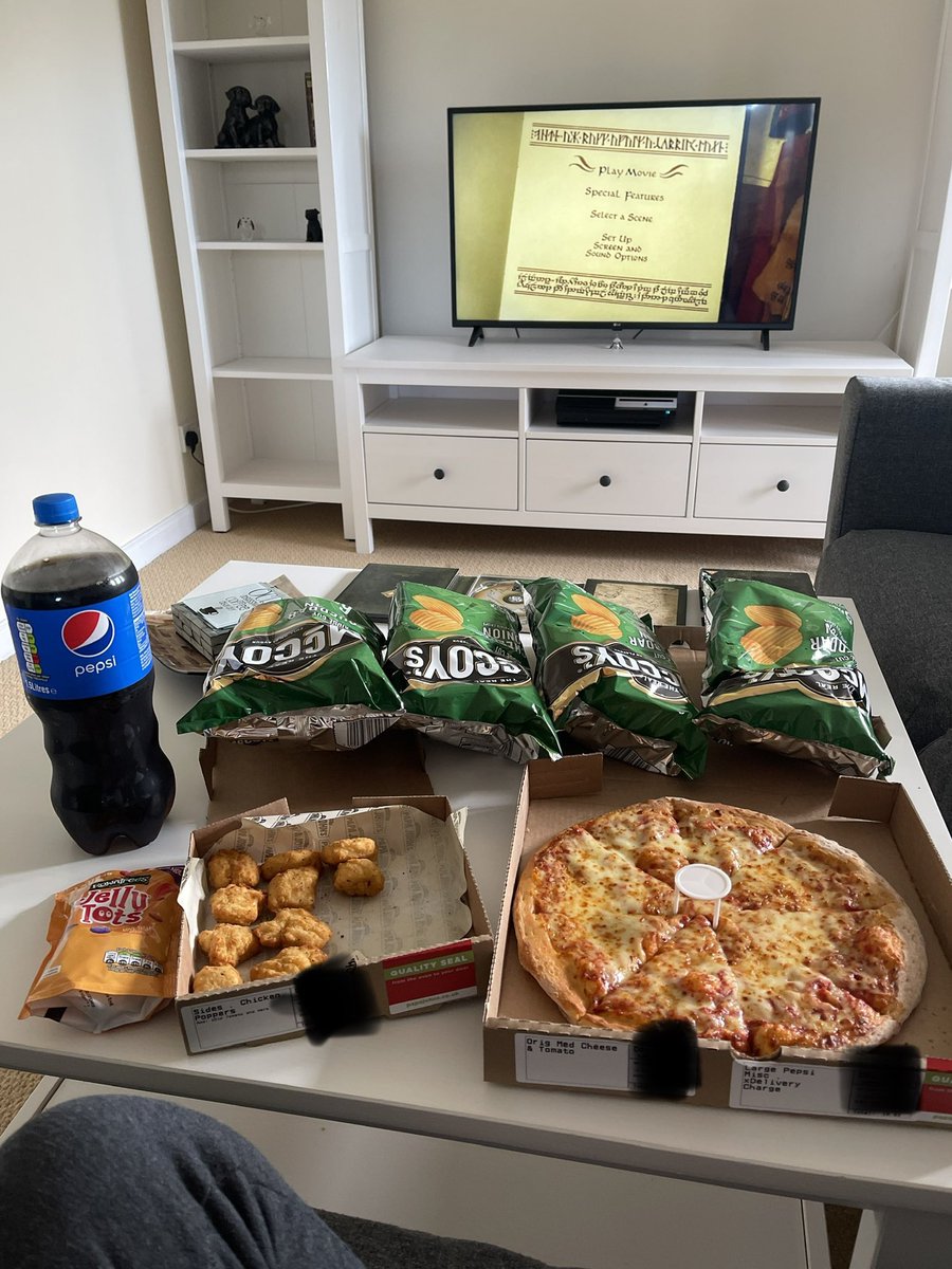 ItsSenthyril's tweet photo. This is how I'm spending my Tuesday evening. How are you spending yours? https://t.co/h7TPK9rWv6