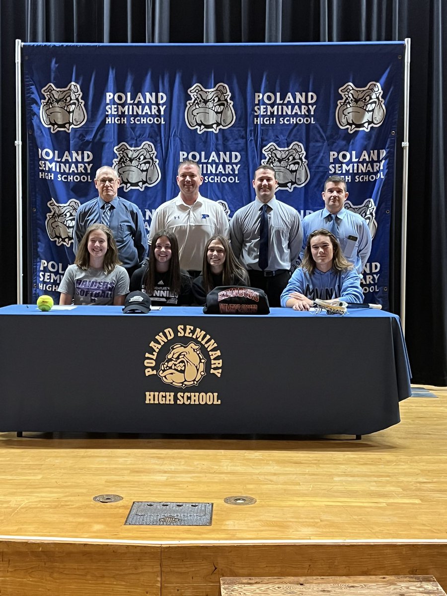 hockenberry52's tweet photo. Nice job @PolandAthletics &amp; @bdog4ever and @mdaleydad for making this such a great moment for our athletes. #ThePolandStory @krauser109 @polandschools @MichelleJElia @KimBrant3 @DeJulio116 @HoffmasterMaria @coachpavlansky @CoachFender21  Next year College Gameday will be here.. https://t.co/UYbPNNdD37