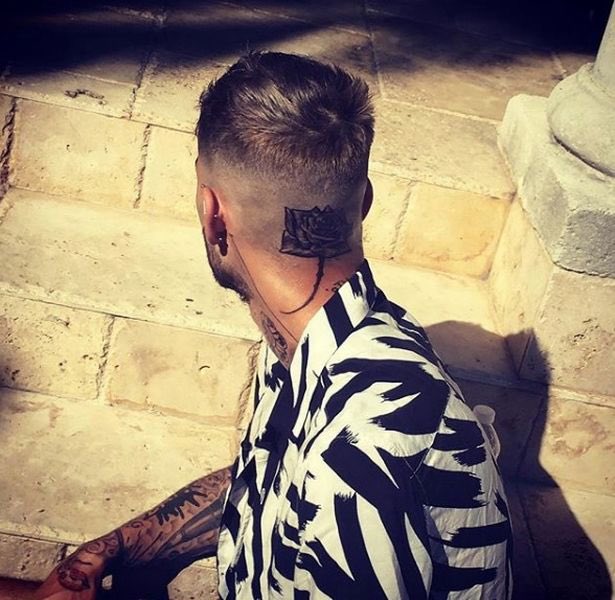 zjmarchivez's tweet photo. zayn’s rose tattoo appreciation tweet https://t.co/xVdmBGYZqH
