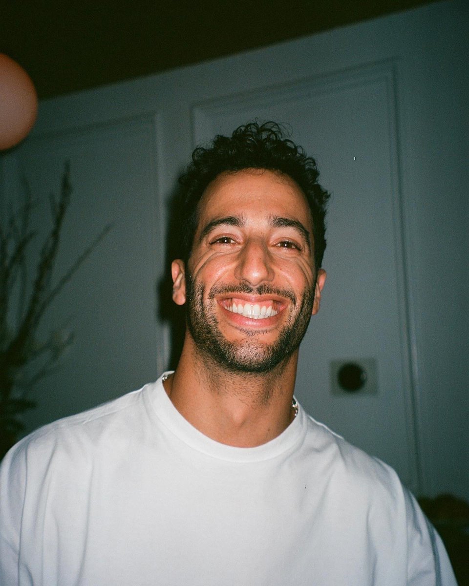 CaptureCharles tweet media