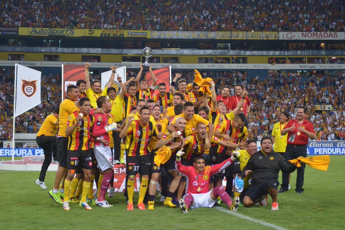 LeonesNegrosCF's tweet photo. 🔙🦁 [10•05•14] fecha inolvidable.

Toda La Manada con el #VAMO2L3ONES que rugiremos por volverlo a conseguir. 👆🔝⬆️

¡A lo más alto! https://t.co/HtJIKlBch1
