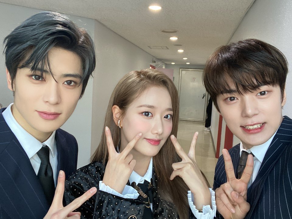 thezoneoffcl's tweet photo. ¿Por qué tan elegantes? Claramente porque hoy es el #𝟸nd𝙿uzzleー𝚅ersary y tenía que estar presentable para ver si mi bias 𝐓hyon chikito me noticeaba entre el público. ¡Felicidades, @puzzlesite! Les deseo lo mejor en su #PuzzleVCB🧩.
𝕟𝕒𝕥𝕚𝕠𝕟's first l͟o͟v͟e ♡ #𝕃EVI! https://t.co/A9mFMYW9tm