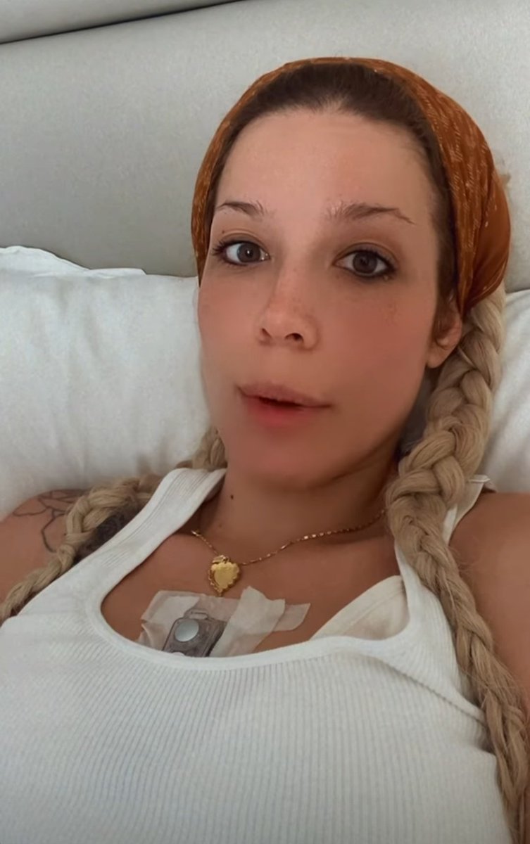 HALSEYBRSL's tweet photo. Halsey descobriu 5 novas doenças autoimunes, e continua cuidando de sua saúde e passando em vários médicos para descobrir as causaa, atualmente ela está usando um monitor de batimentos cardíacos. Ela disse que está se sentindo bem e ansiosa com a turnê que começa em uma semana! https://t.co/ZhhcpHoD8y