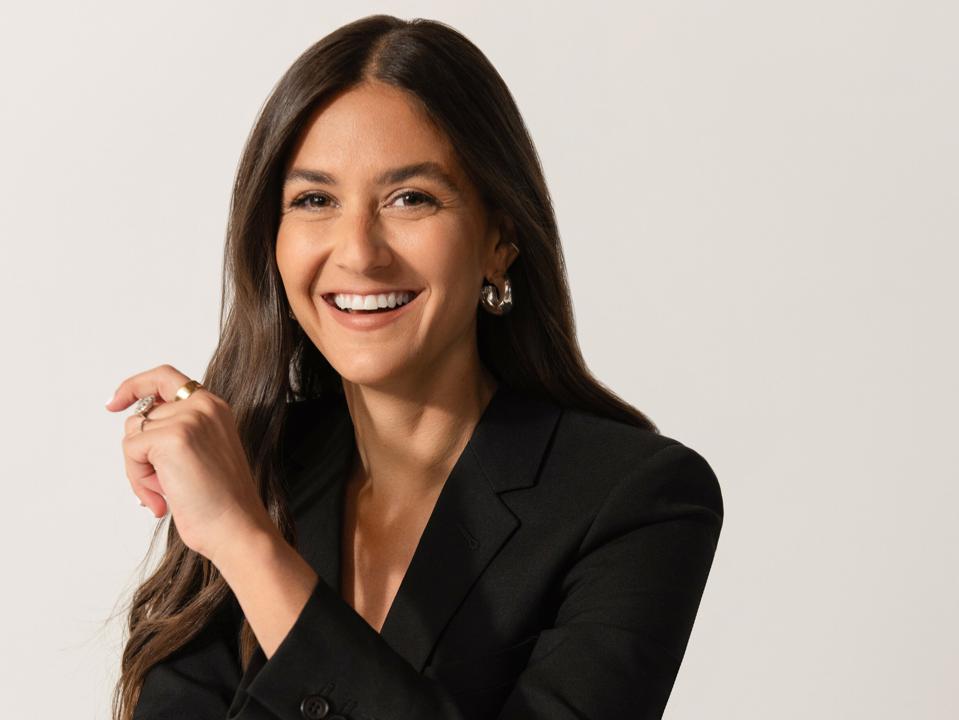 ForbesWomen's tweet photo. Control The Ball: How Farrynheight Is Advocating For Mental Wellness In The Workplace https://t.co/0p4oVlASq5 https://t.co/MQqMlc9TRi