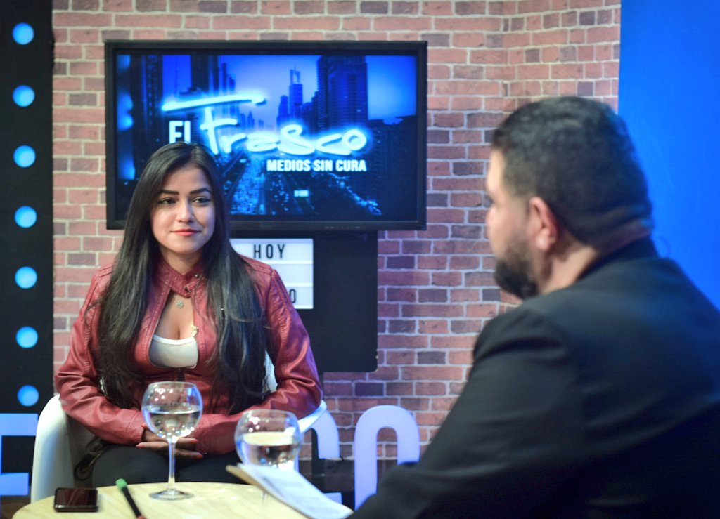 OrlenysOV's tweet photo. Cada espacio en medios internacionales es una gran oportunidad para defender la verdad de #Venezuela 🇻🇪 y lo agradezco enormemente.
En #Argentina 🇦🇷, conversamos de esto en '#ElFrasco: medios sin cura', ameno programa de Hispan TV.
Entrevista completa:👇🏽
https://t.co/ixkhQ08h53 https://t.co/8Uk78sE4lV