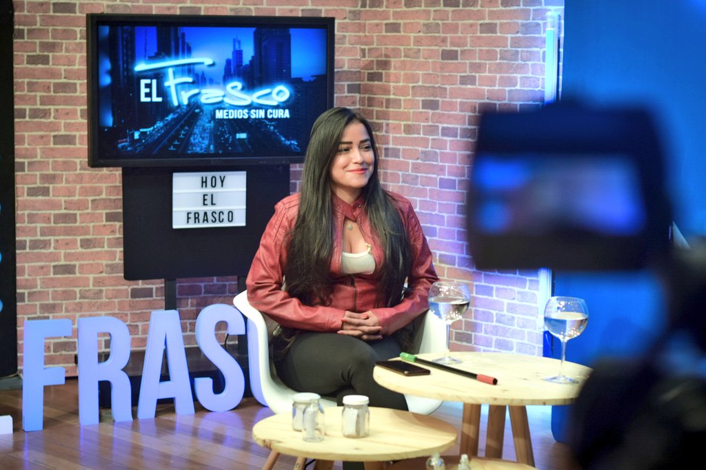 OrlenysOV's tweet photo. Cada espacio en medios internacionales es una gran oportunidad para defender la verdad de #Venezuela 🇻🇪 y lo agradezco enormemente.
En #Argentina 🇦🇷, conversamos de esto en '#ElFrasco: medios sin cura', ameno programa de Hispan TV.
Entrevista completa:👇🏽
https://t.co/ixkhQ08h53 https://t.co/8Uk78sE4lV