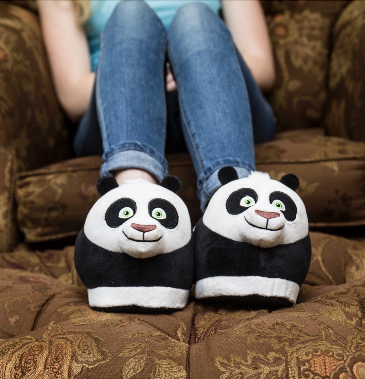 Speciaal Nietje herinneringen Happy Feet on Twitter: "Get one step closer to being the greatest Kung-Fu  master in all of China with these Po slippers! You'll kick it up a notch  wearing these super plush