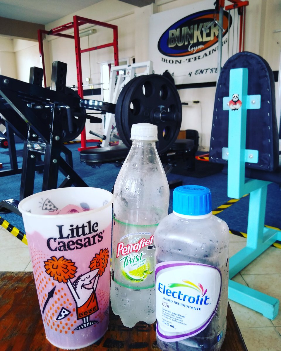 bunkergym's tweet photo. #BunkerTip 💯
Con estas temperaturas y si tu Gym Piojo no tiene clima ...
- Baja el Volumen de entreno y sube la intencidad para hacer entrenos cortos pero productivos !
- No tomes agua, métele un suero mezclado con agua mineral y hielo !!
Así - fatiga y + estímulo !! 💪😎 https://t.co/8hZKg3SVK3