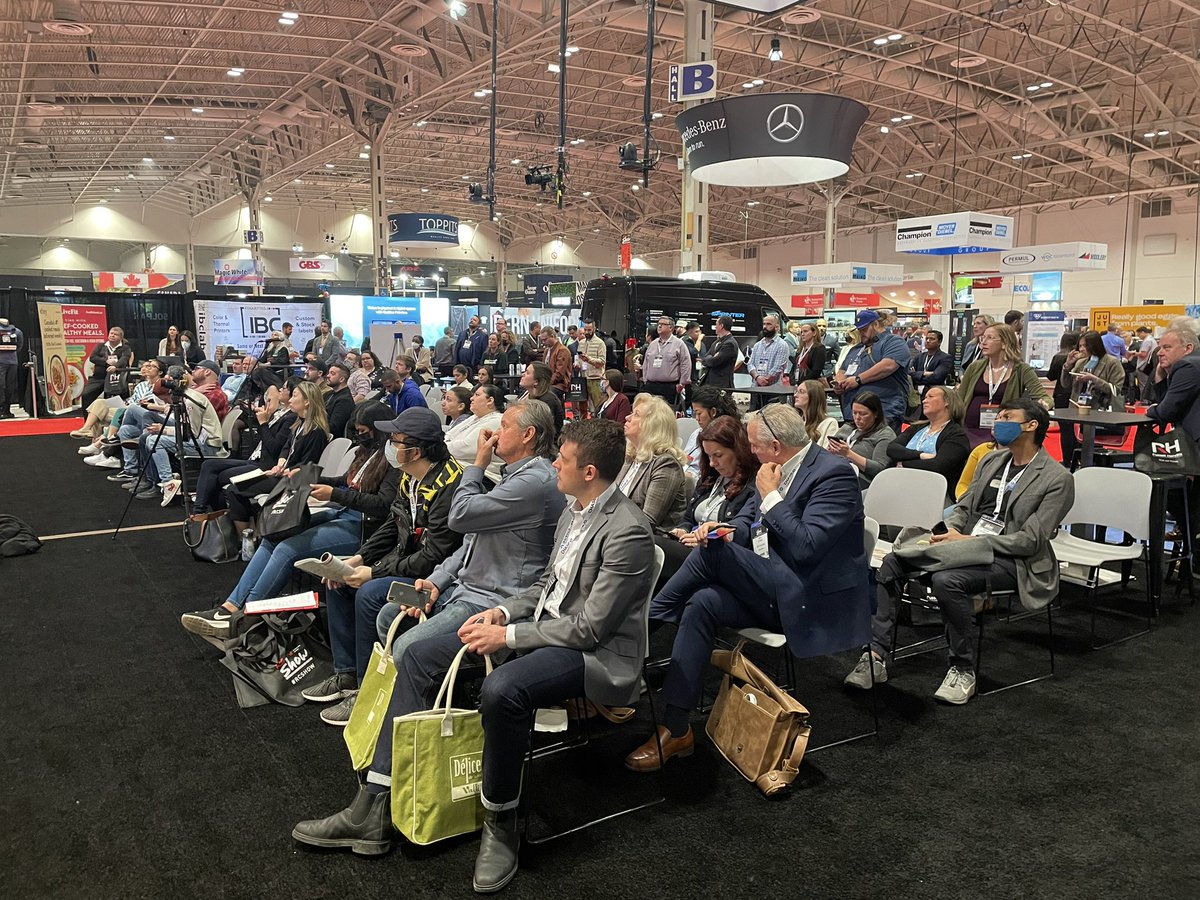 CFIN_RCIA's tweet photo. A Nice crowd assembled today to hear our own @DanaMcCauley talk about the technologies changing the foodservice business. Thanks @RestaurantsCA #RCShow2022 https://t.co/ptrQSQ1Ord