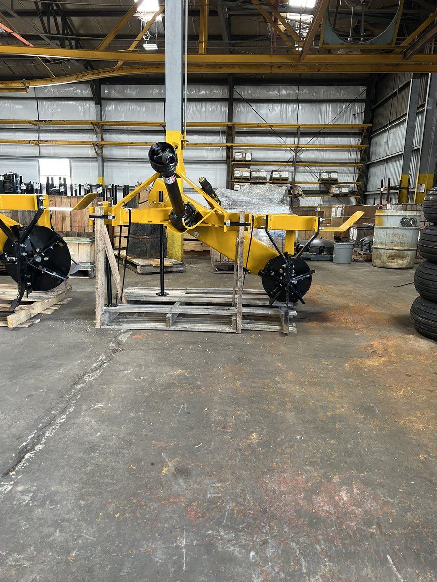 AmcoCLane's tweet photo. What’s your preference on cutter head sizes, big or small? 
@amco_mfg offers 18-20” standard with 24-26” optional on both Vertical and Offset Ditchers. https://t.co/VsZPI4vDf5