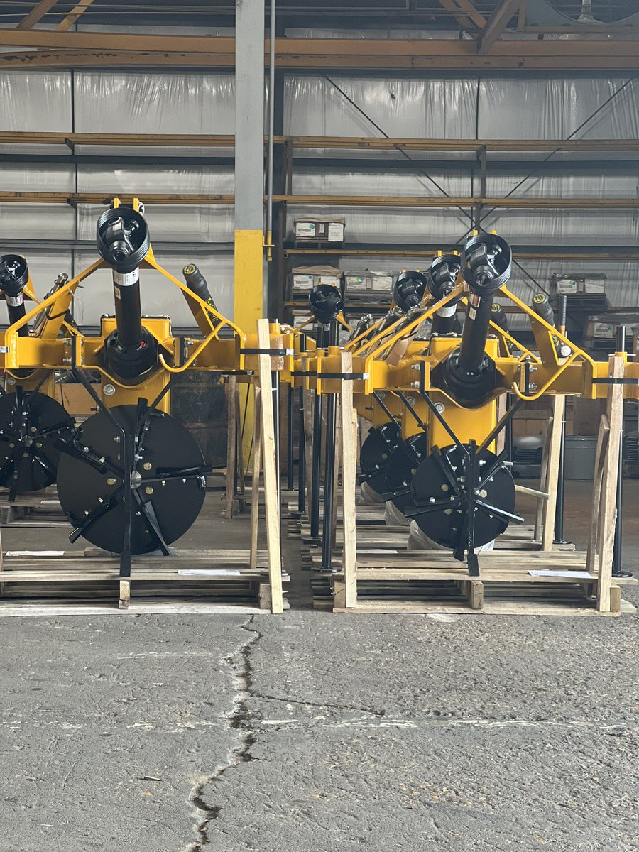 AmcoCLane's tweet photo. What’s your preference on cutter head sizes, big or small? 
@amco_mfg offers 18-20” standard with 24-26” optional on both Vertical and Offset Ditchers. https://t.co/VsZPI4vDf5