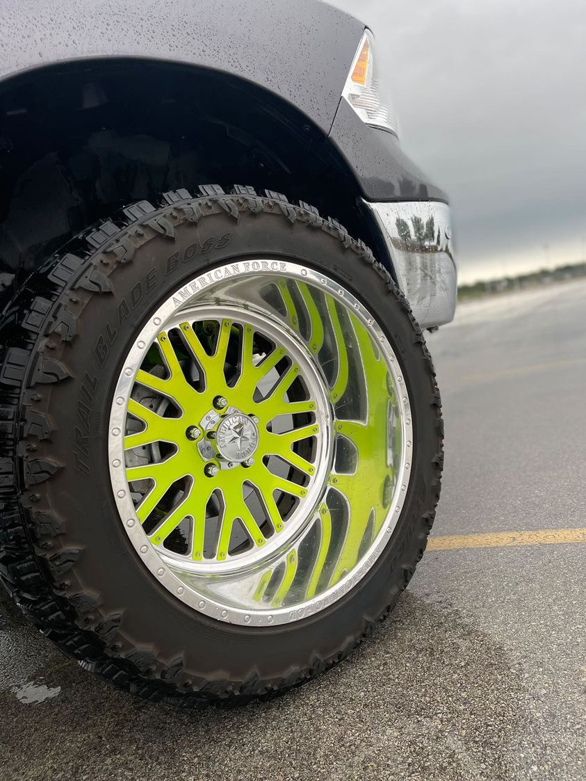 atturotires's tweet photo. We may be biased when it comes to green, but we think it's the best accent color for our tires! 😍💚
​.
​TIRES: TRAIL BLADE BOSS 375/45R22 
​.
​📸: @forged_cayy5.7 on Instagram
​.
​.
​#Atturo #GoYourOwnWay #AtturoTires #TrailBladeBOSS #BOSSTires #HardcoreOffroad #MudTerrain https://t.co/R5HvJQvMM2