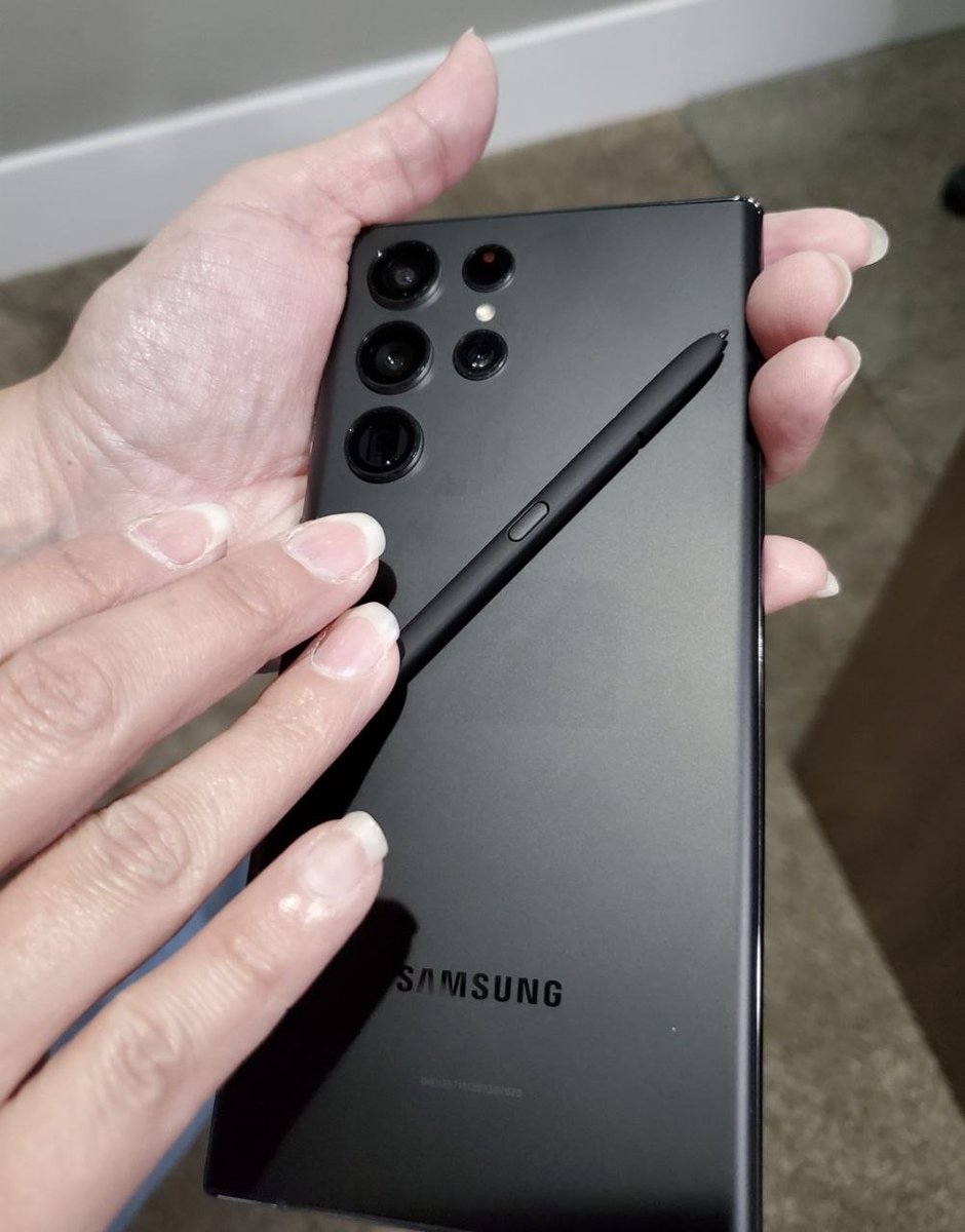 CryptoBTC_Chris's tweet photo. s22 Ultra 512gb Giveaway!

Got my new admin a Samsung s22 Ultra!
5 Cameras?! Wow!  She loves it.

For a chance to win: 

Follow me on twitter, retweet this post, subscribe to my channel on YouTube:
https://t.co/YB5f2fx6ex
Follow me on TikTok:
https://t.co/pYQFZnmiV6

$1400 Phone! https://t.co/l8vPFJ5WR9