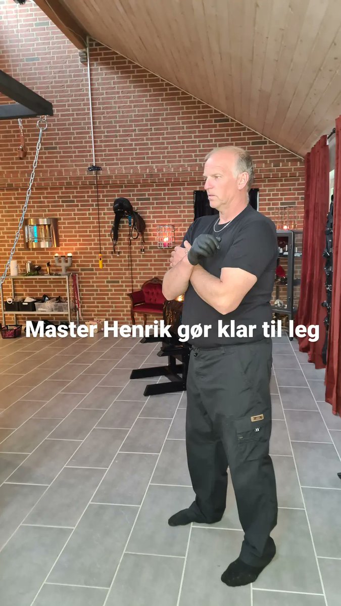 FruV15's tweet photo. Så vi klar til en seance .
#masterHenrik
#Ladystella
#bdsm
#playtime
#dominans https://t.co/jjZekkJDly